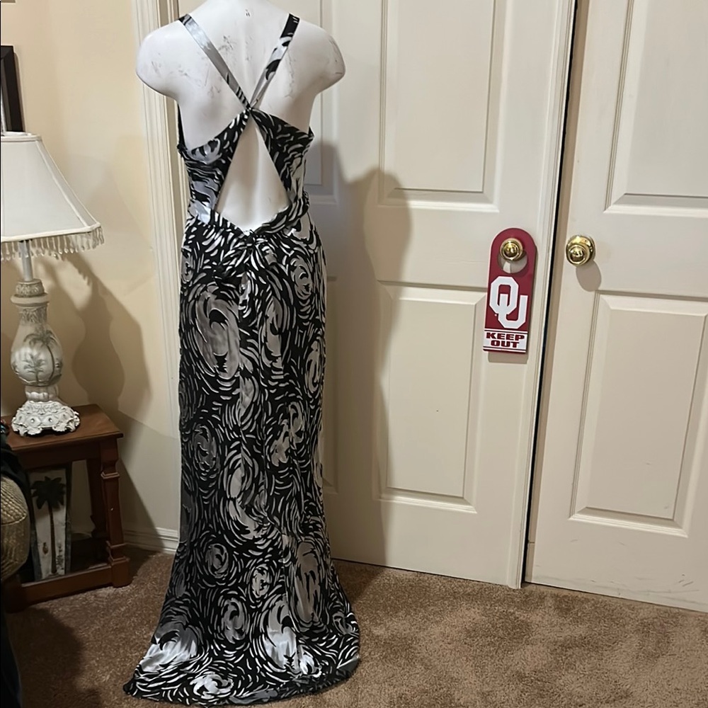 BCBGMaxAzria Black and White Silk Blend Embellished Maxi Dress. Lined. Halter - Picture 6 of 13